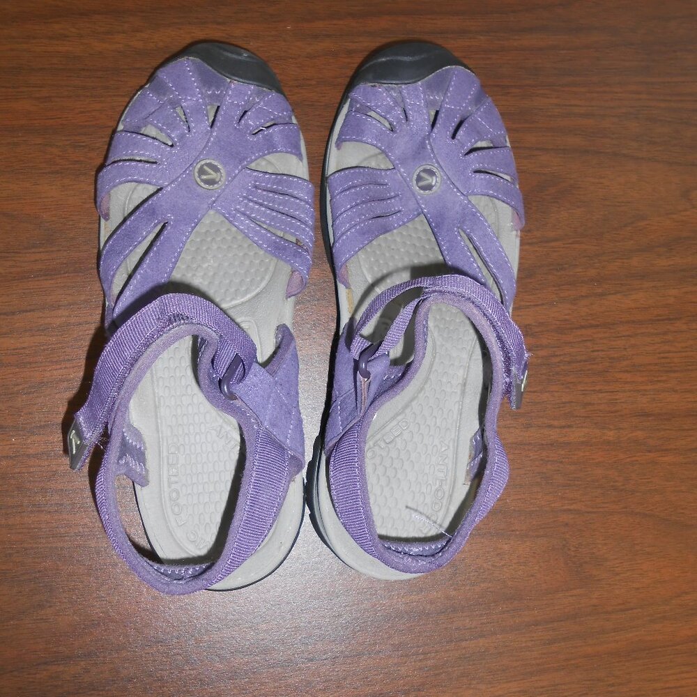KEEN WOMEN'S ROSE SANDAL IN PURPLE SIZE 8 EUC